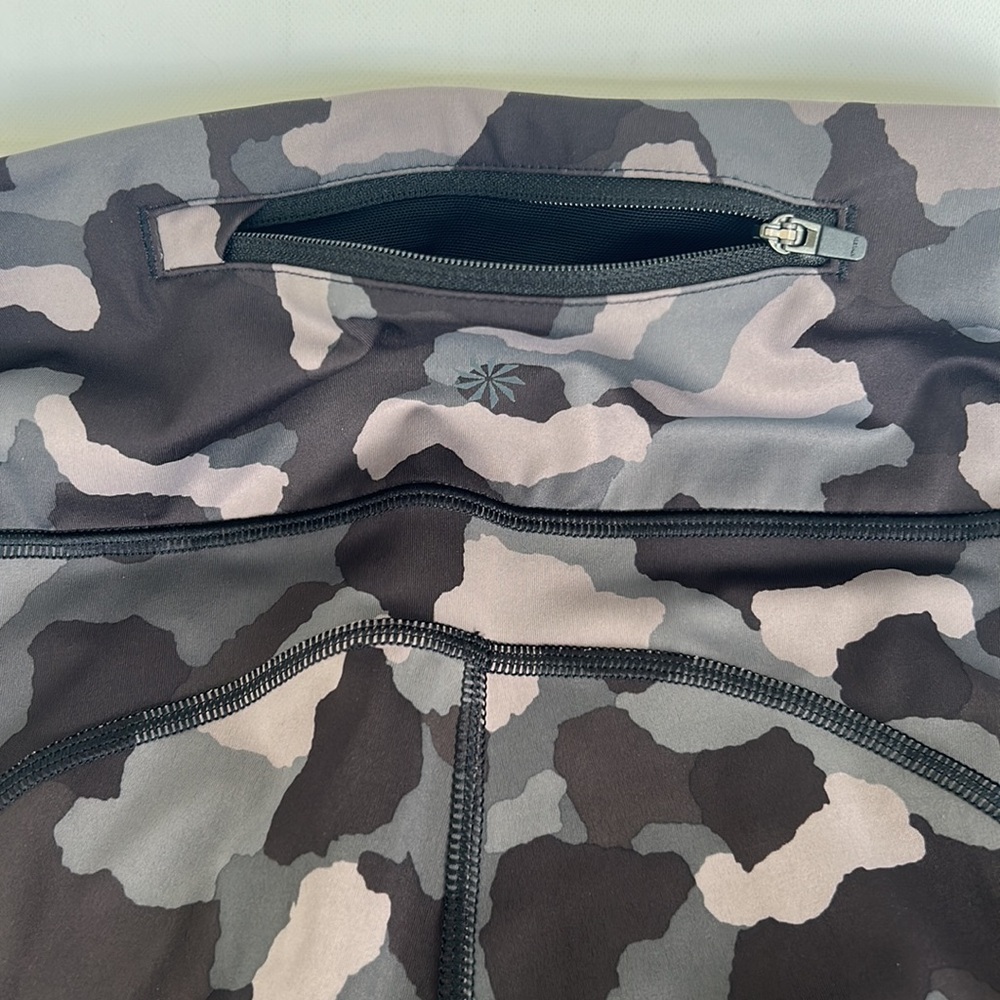 Athleta Lightning Camo 7/8 Tight Size XS - Picture 7 of 11